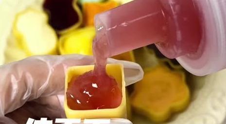 叫停的网红零食既是三无又有致癌风险人生就是搏别买也别吃！被人民日报(图2)