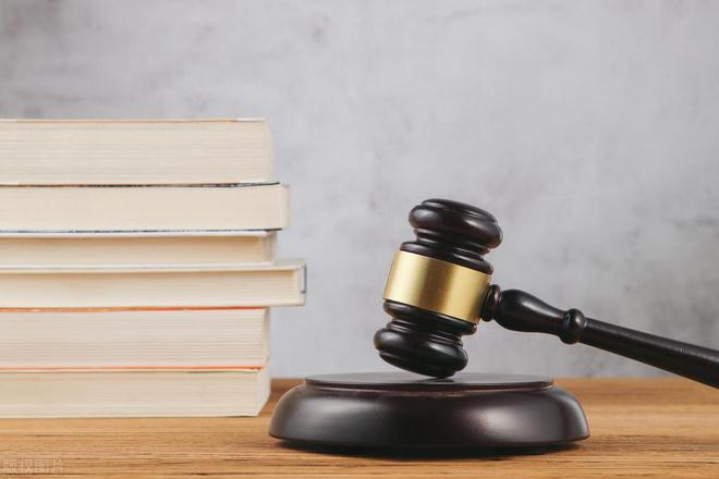男孩吃馒头被噎学校该不该赔偿200万？人