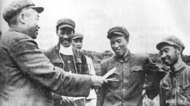 掉副字一年后梁兴初果然不负众望凯时尊龙梁兴初不想当副司令：去(图2)
